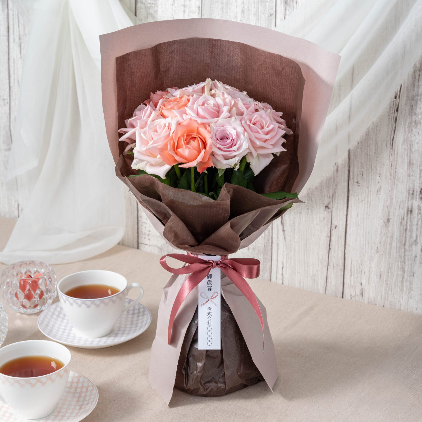 届いた姿でそのまま飾れるスタンディング薔薇ブーケ スイート12本 